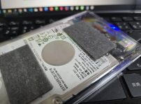 USBケースに接続した2.5インチHDD